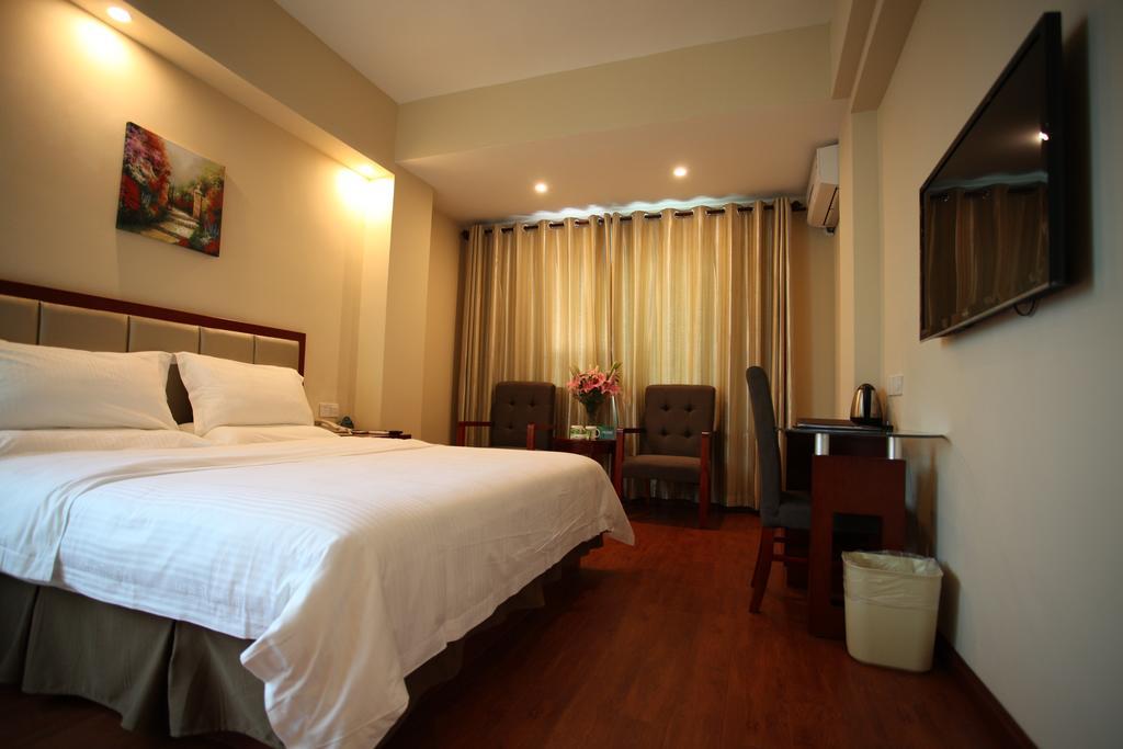 Greentree Inn Sanya He Ping Street Hotel חדר תמונה