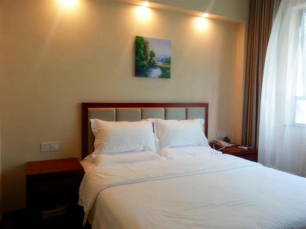 Greentree Inn Sanya He Ping Street Hotel חדר תמונה