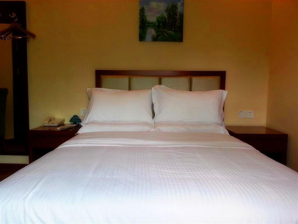 Greentree Inn Sanya He Ping Street Hotel חדר תמונה