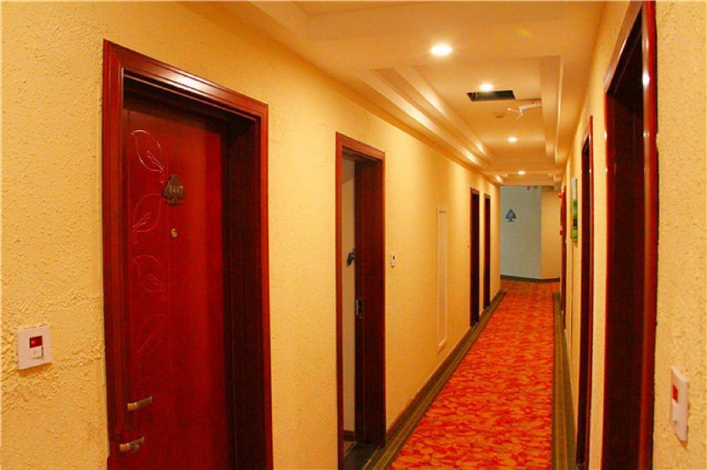Greentree Inn Sanya He Ping Street Hotel מראה חיצוני תמונה