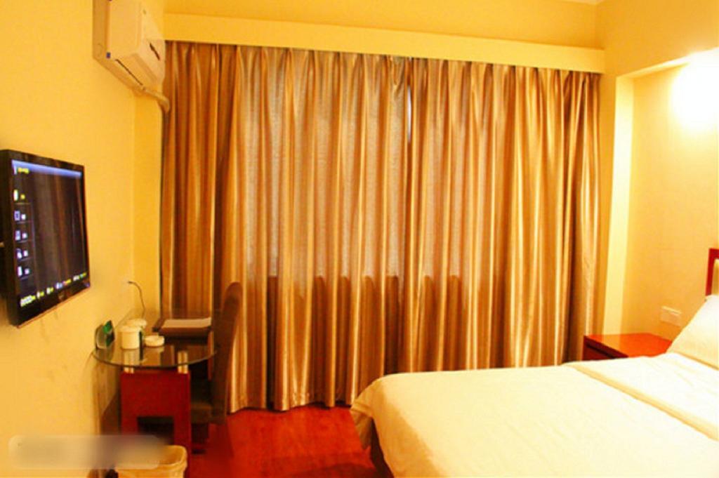 Greentree Inn Sanya He Ping Street Hotel חדר תמונה